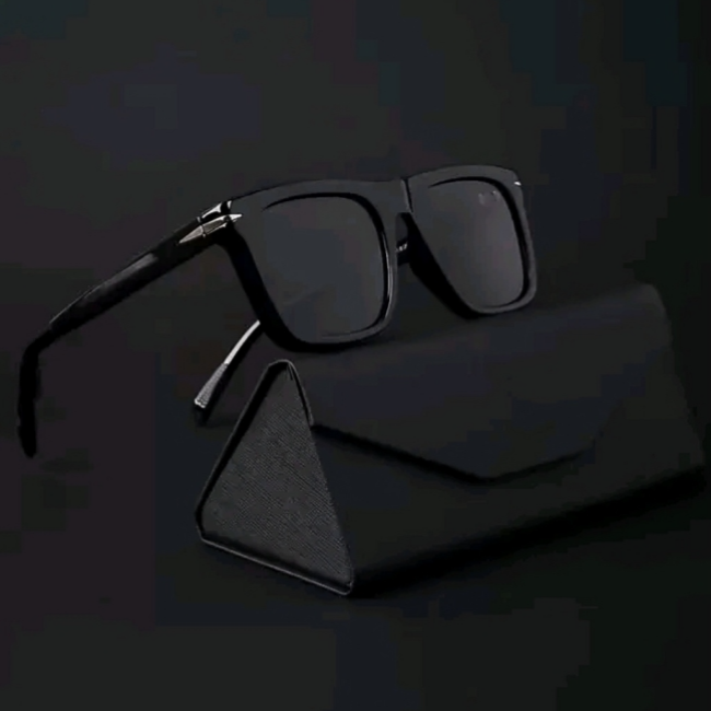 Mursolyn Classic Black Square Sunglasses – Bold Frame, All-Day Comfort, UV Protection