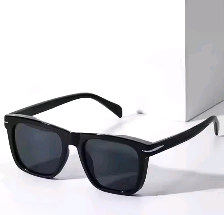 Mursolyn Classic Black Square Sunglasses – Bold Frame, All-Day Comfort, UV Protection