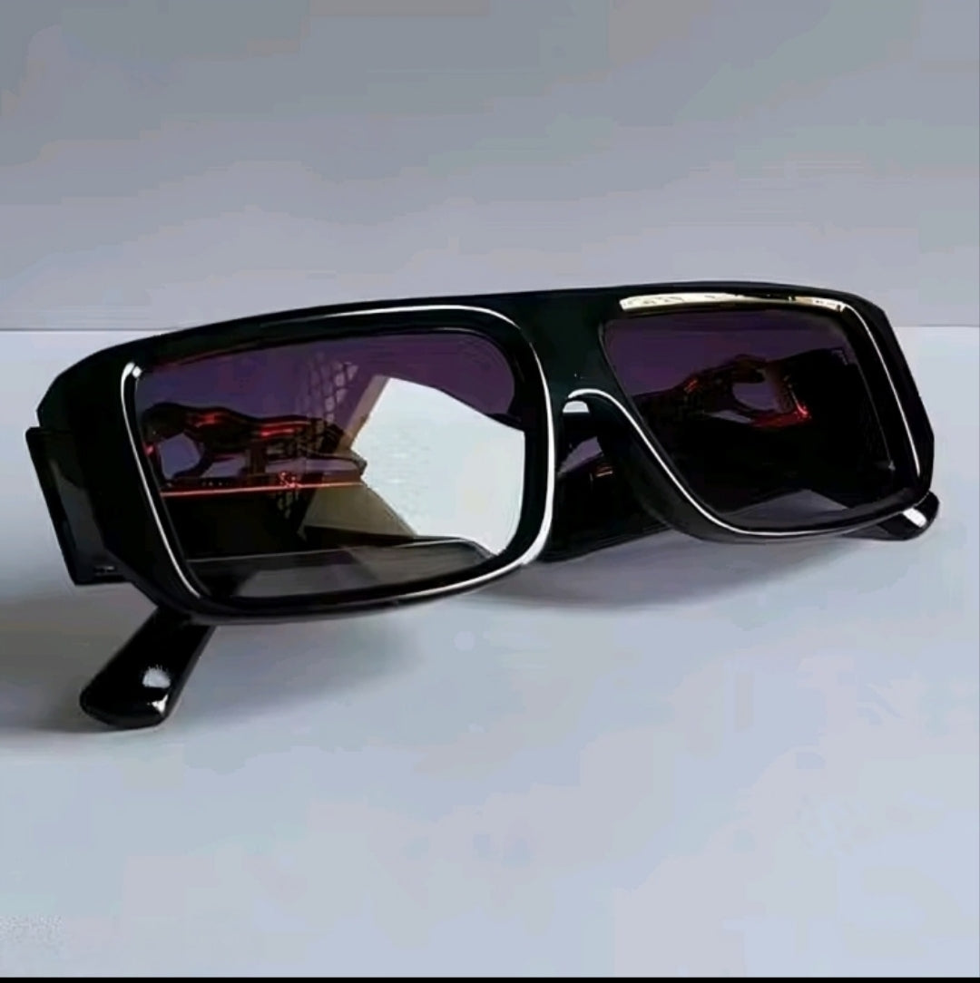 Mursolyn Regal Panther Oversized Sunglasses – Black Frame with Gold Detailing