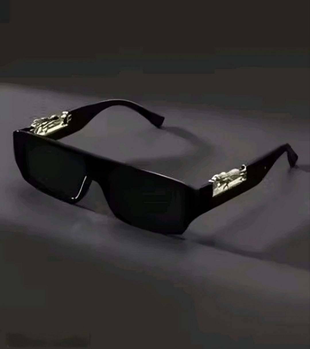 Mursolyn Regal Panther Oversized Sunglasses – Black Frame with Gold Detailing