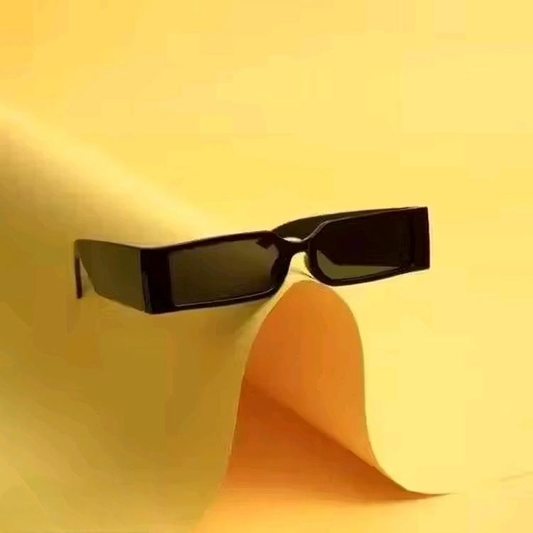 Mursolyn Bold Black Rectangle Sunglasses – Futuristic Streetwear Edge